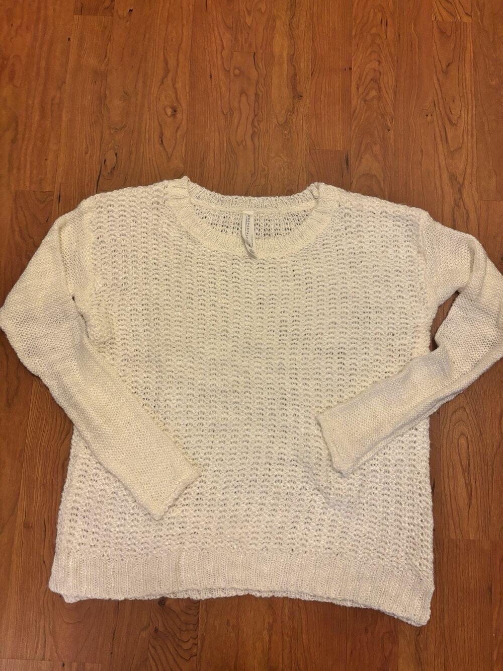 Aeropostale Soft White Knit Sweater Fitted Size Medium